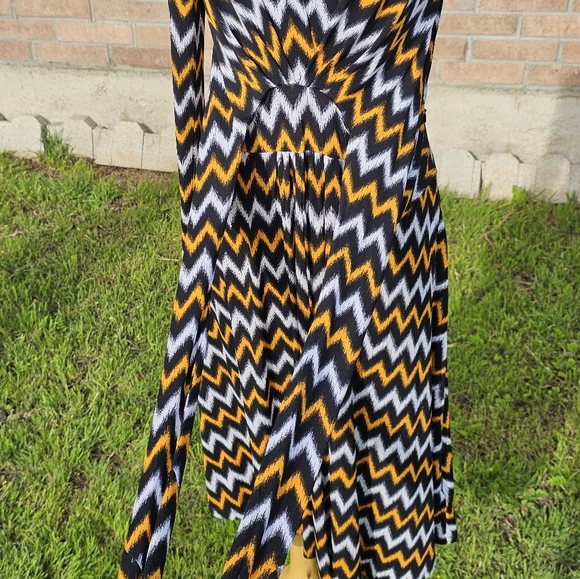 Micheal Kors chevron midi dress - Picture 8 of 10
